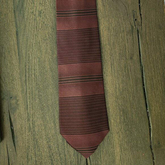 GUCCI 100% Silk Necktie - Burgundy - Picture 1 of 7